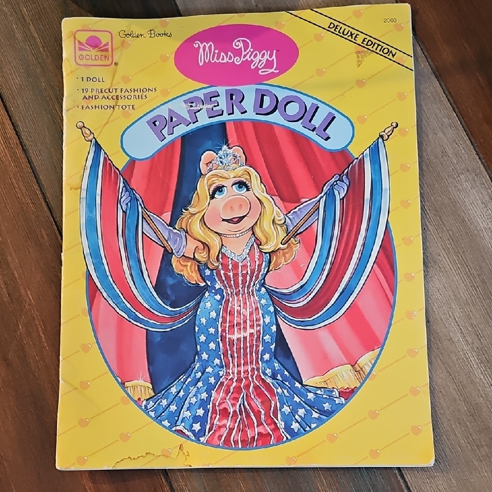 Miss Piggy Paper Doll Deluxe Edition